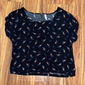 Xhilaration Black Zipper Back T-Shirt Feather Design Women's Size Small